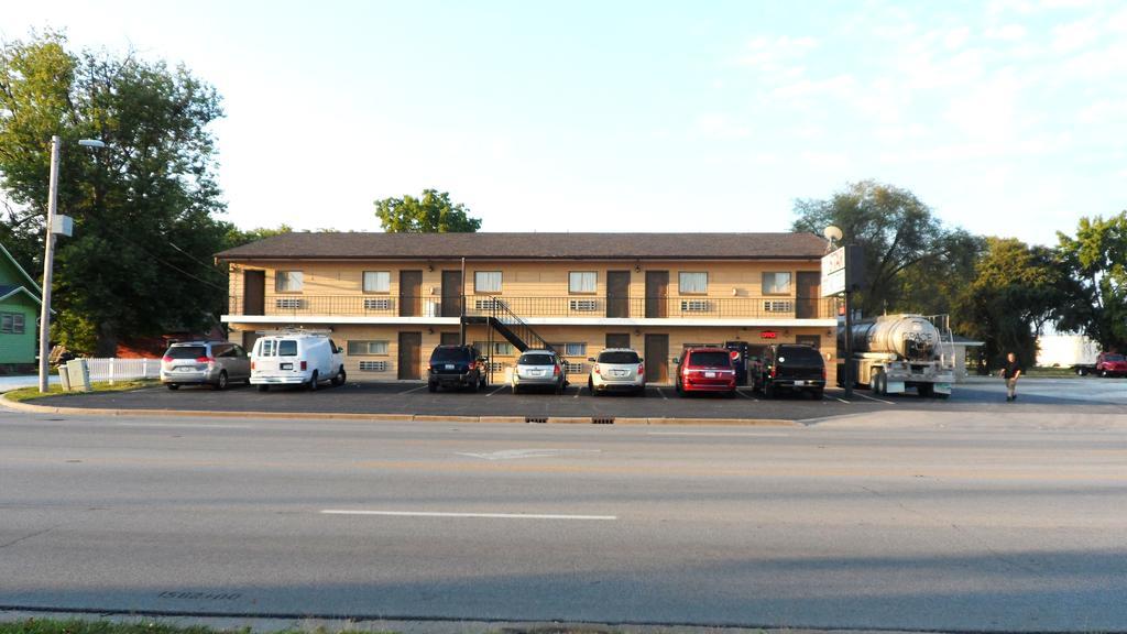 Star Motel Macomb Экстерьер фото